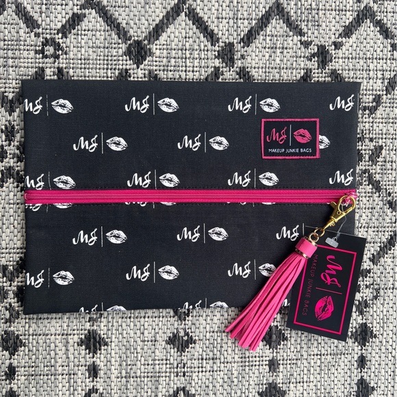 RARE 🩵 NWT MJ Lips Medium Makeup Junkie Bag - Picture 7 of 11